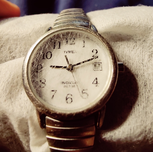 5 Timex stretch band watches - Picture 6 of 7